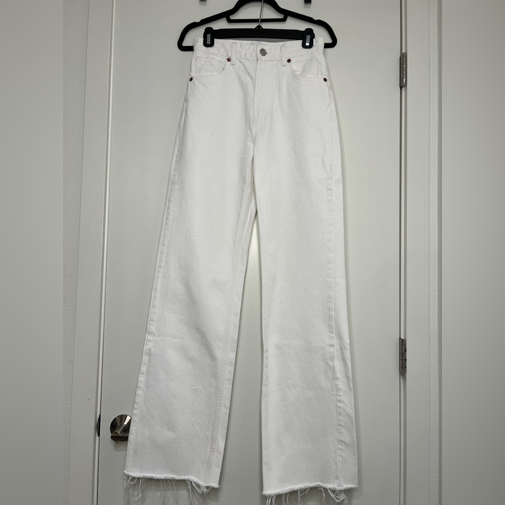 Zara White Wide Leg Jeans. Never Worn. Size 4.